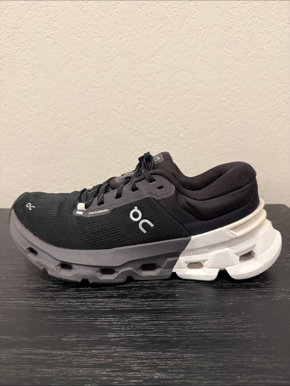 On Running Women’s Size 9 Wide W9 Cloudflyer Sneaker in Black Gray White